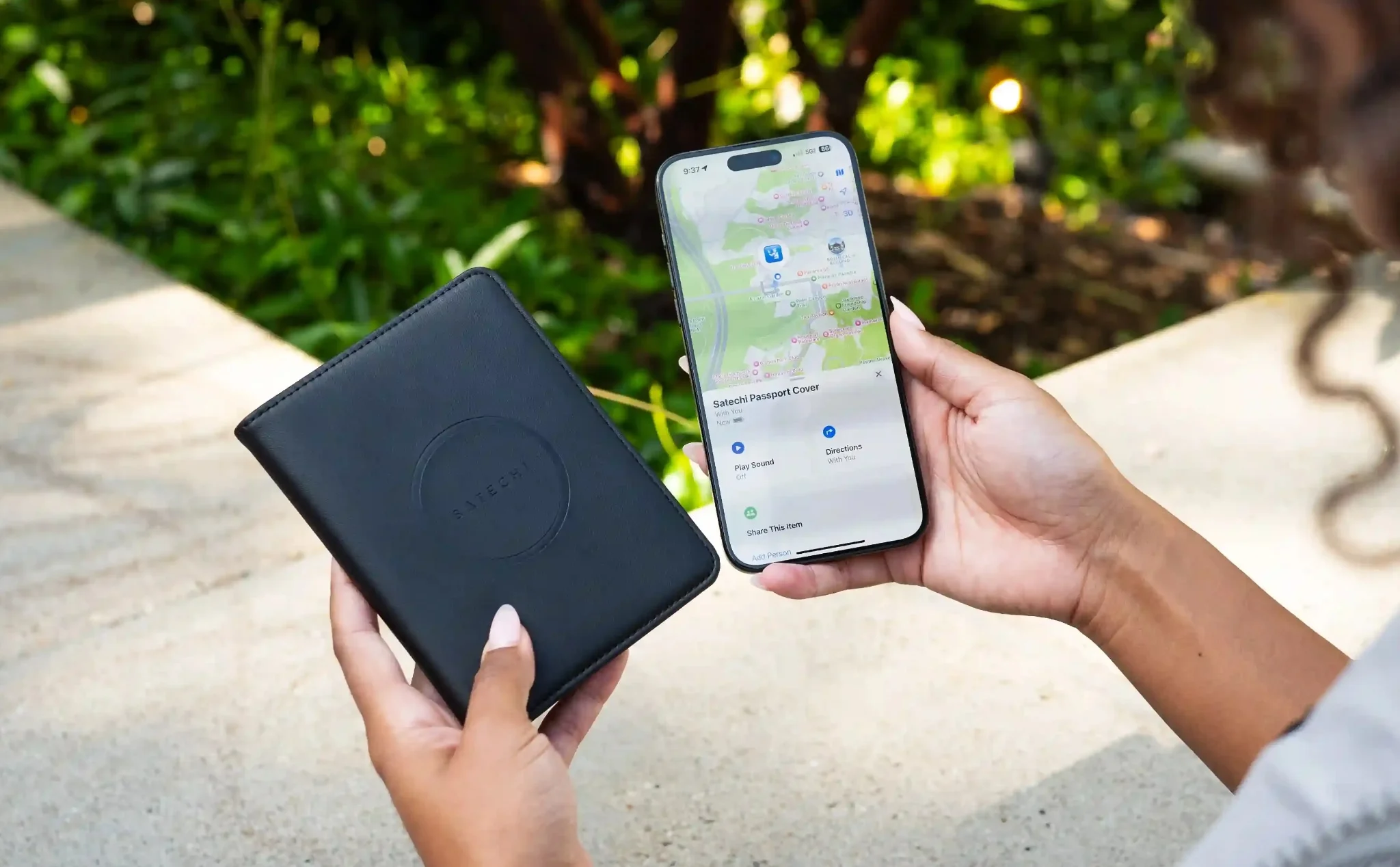Satechi ra mắt ví da Passport tích hợp Appel Find My, có cả sạc không dây và âm báo - Satechi Việt Nam